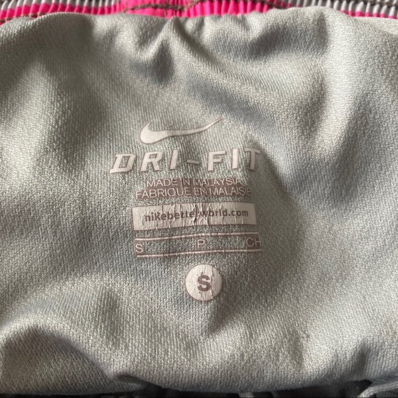 Nike shorts. EUC like new - Picture 2 of 3